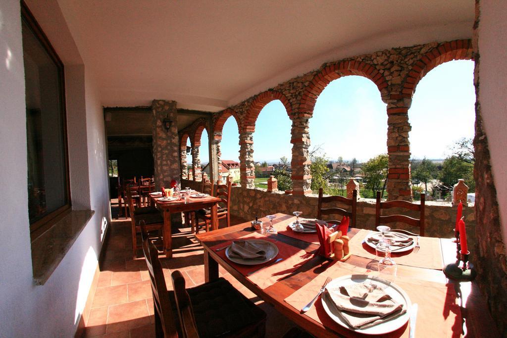 Castelul Lupilor Chimindia Exterior photo