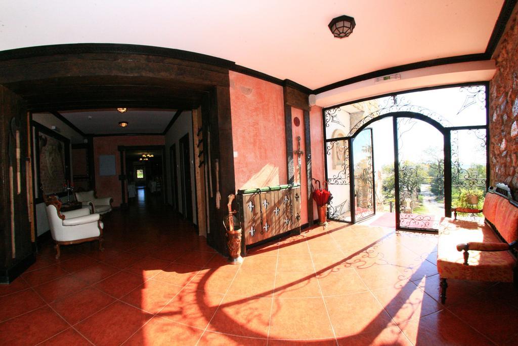 Castelul Lupilor Chimindia Exterior photo