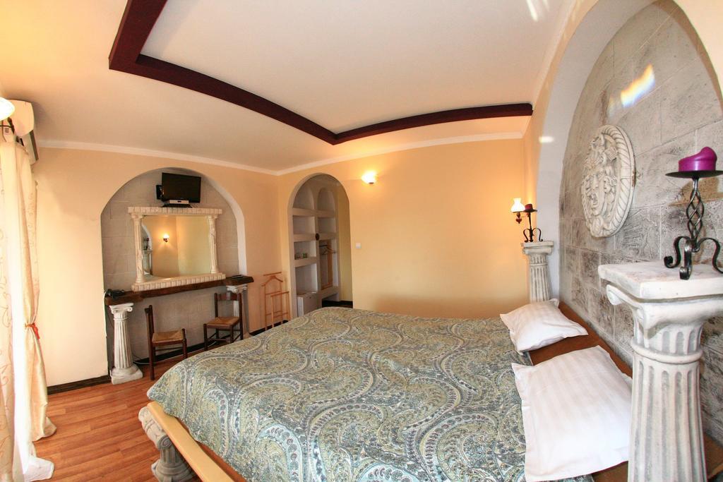 Castelul Lupilor Chimindia Room photo