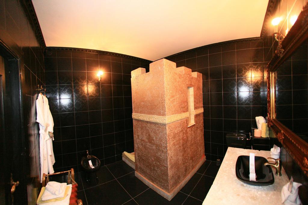 Castelul Lupilor Chimindia Room photo