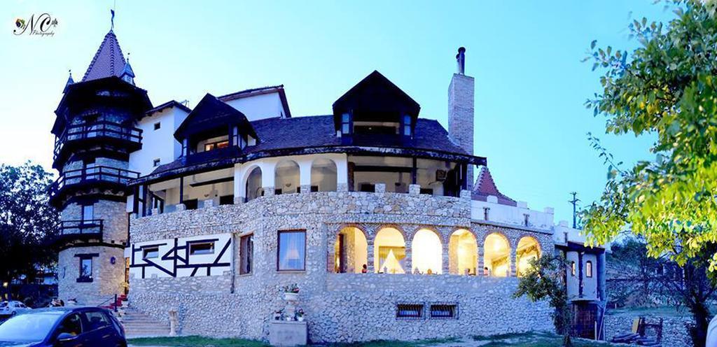 Castelul Lupilor Chimindia Exterior photo